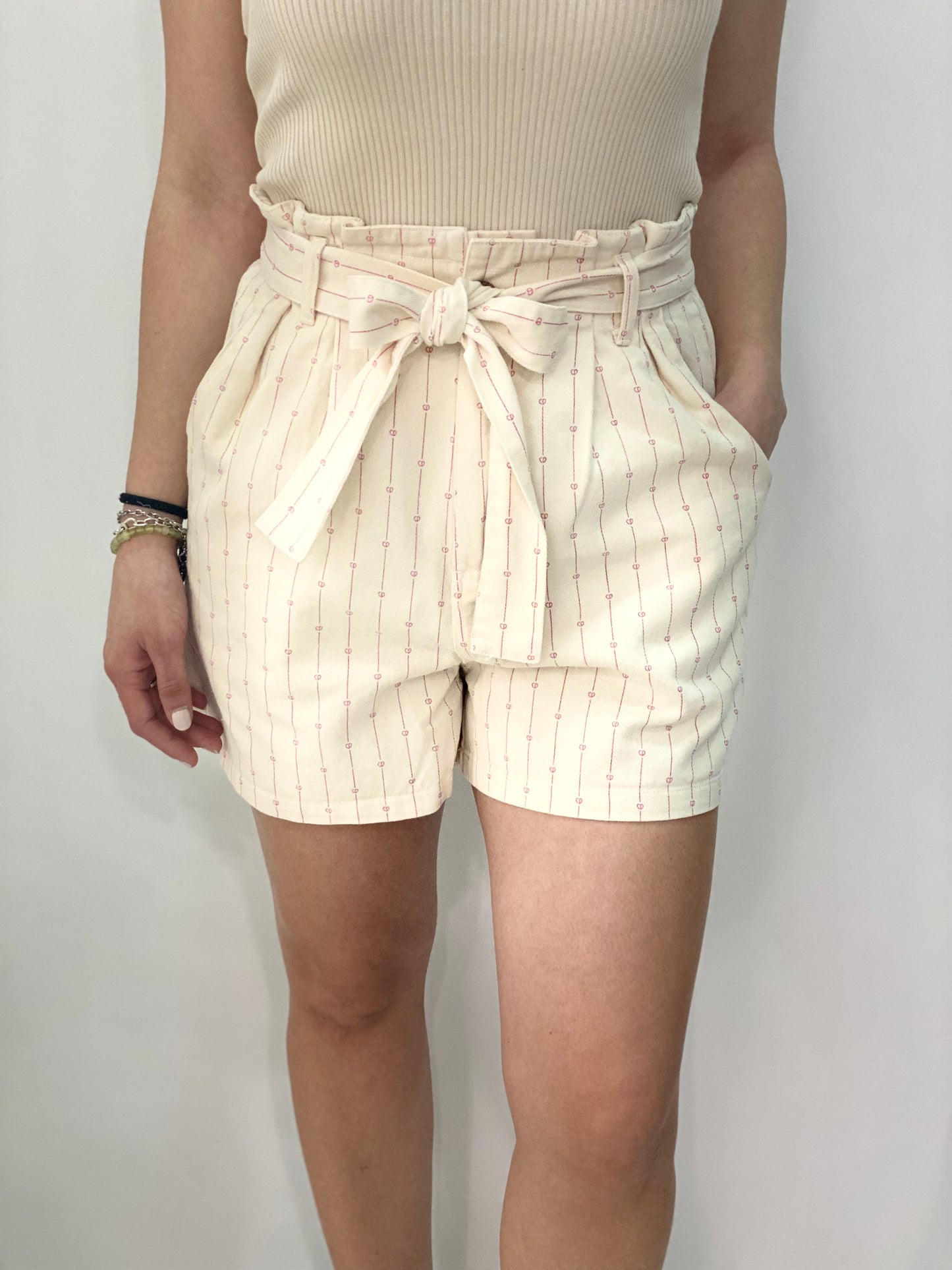 SHORTS WITH BELT
