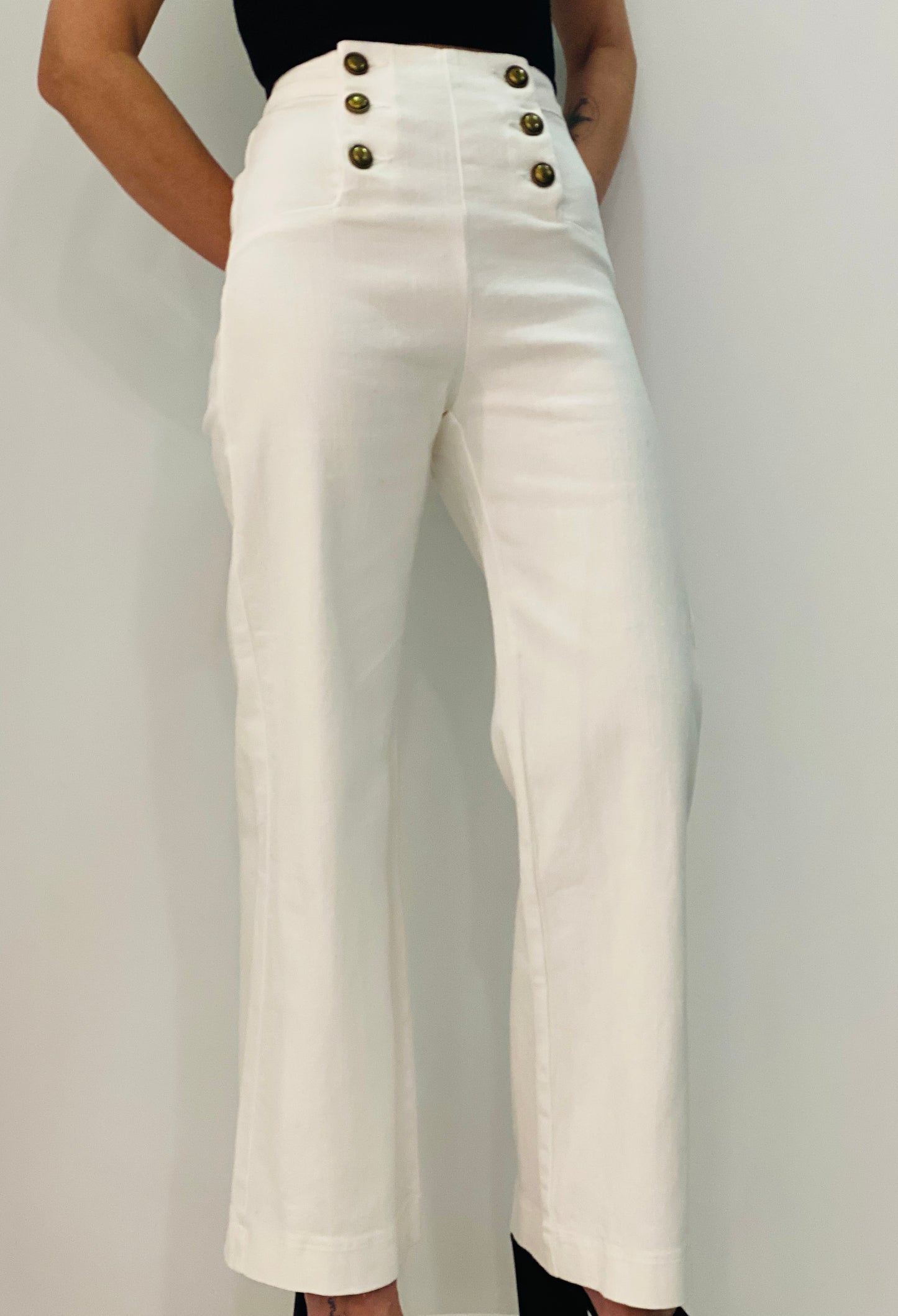 WIDE TROUSERS WITH BUTTONS